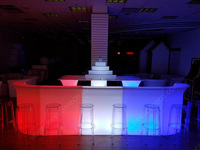 Bar à cocktails LED mobile moderne en plastique pour événements et fêtes, à vendre, pour extérieur, plage, batterie lithium rechargeable, CE & ROHS 3W