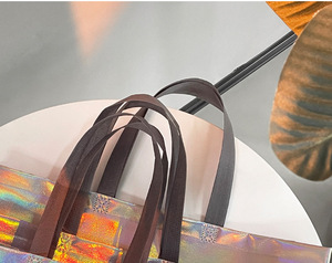 Bolsa de Compras Ecológica Personalizada, Sin Tejido, con Laminación Dorada, Bolsa Metálica Plateada Sin Tejido - Product Image 4