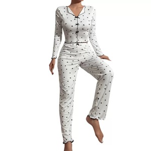 Ensemble de vêtements de détente transfrontalier européen et américain le plus vendu, pyjama à manches longues et col imprimé cœur pour femmes, disponible - Product Image 1