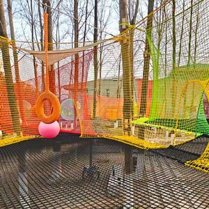 Ropecube Rete da Arrampicata Gigante Intrecciata a Mano a Forma di Albero Arcobaleno, Elemento di Riferimento per Atrio di Centro Commerciale, Attrezzatura per Parco Divertimenti al Coperto - Product Image 6