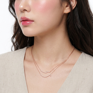 สร้อยคอเพชรแท้ทรงโค้งแบบมินิมอล รุ่น New Curve Series ทองคำแท้ 18K สีโรสโกลด์ ดีไซน์เรียบหรูสำหรับใส่ทุกวัน - Product Image 5