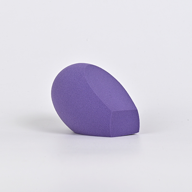 Three-cut diagonal beauty blender