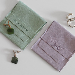 Pochette à bijoux en microfibre de luxe avec logo personnalisé, petit sac à rabat, accessoires, sac de rangement en velours pour collier, boucles d'oreilles - Product Image 2
