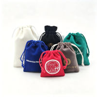 Pochette en velours anti-ternissement avec cordon de serrage et logo personnalisé pour le rangement des colliers et l'emballage de bijoux