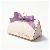 Boîte à dragées personnalisée pour mariage, boîte cadeau en papier triangulaire gaufrée avec ruban, boîte à bonbons vide de luxe pour souvenir de mariage