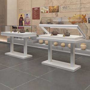 Vitrine en verre autoportante avec éclairage LED Utilisation en musée et en salle d'exposition Dimensions personnalisables respectueuses de l'environnement - Product Image 3