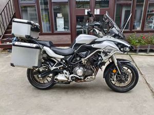 Moto à essence Benelli TNT 502 Sport, moto de tourisme à cinq vitesses dans la catégorie des motos sportives - Product Image 2