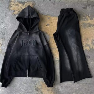 Survêtements <span class=keywords><strong>de</strong></span> jogging personnalisés pour hommes, ensemble sweat à capuche zippé et pantalon <span class=keywords><strong>de</strong></span> jogging évasé, effet délavé, avec impression en relief - Product Image 1