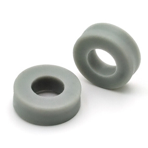 Almohadillas de plástico para muebles Shih Hung Plastics, almohadillas negras gruesas para tuberías, accesorios de hardware para ajuste de altura - Product Image 2