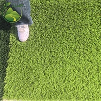 Günstiger Preis Lagerbestand Kunstrasen 50 mm Kunstrasen Futsal-Teppich Kunstrasen Verifizierter Lieferant 2*25m Rolle