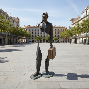 Escultura de Bronce Urbana de Arte Moderno Personalizada, Estatua de Bronce de Tamaño Real de Bruno <span class=keywords><strong>Catala</strong></span> en Movimiento - Product Image 3