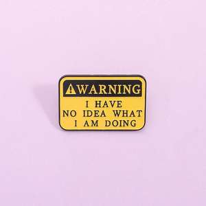 Lettere di avvertimento non ho Idea <span class=keywords><strong>che</strong></span> sto facendo spille/distintivi divertenti in metallo smaltato - Product Image 1