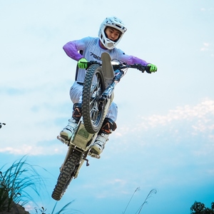 Motocicleta Eléctrica FALCON <span class=keywords><strong>GT</strong></span> Ebike 16.8Kw 72V con Motor Central, Batería de 40Ah 21700, 19 Pulgadas, <span class=keywords><strong>Enduro</strong></span>, Disponible en Almacenes de EE. UU. y la UE - Product Image 3