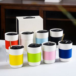 Coffret Cadeau d'Entreprise Personnalisé avec Logo, Tasse à Café de Voyage en Céramique à Double Paroi Isolée avec Manchon en Silicone 450ml et Couvercle Coulissant - Product Image 1
