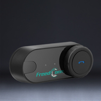 Le casque de moto FreedConn T-COM VB avec fonction talkie-walkie est doté d'une batterie de 400 mAh et d'une technologie de réduction de bruit CVC