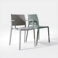 Fauteuil empilable en polypropylène (PP) coloré personnalisé pour restaurant, café, bistrot, hôtel, terrasse et extérieur