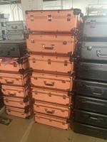 Station de travail pour artiste cosmétique de 24 pouces avec miroir lumineux, valise de maquillage roulante avec support pour salon de beauté