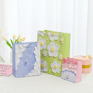 3D Embossed Creative Oil Painting Gift Bags Cream Colored Tote Beautiful Packaging For Birthday Gifts - Product Image 2