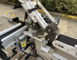 Etiqueteuse automatique électrique pour le haut et le bas des boîtes, emballages en papier, conteneurs, contrôle PLC offrant un placement d'étiquettes de haute précision - Product Image 2