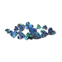 Perles d'eau salée en gros, ventes chaudes, perles naturelles d'abalone, perles de nacre en forme de cœur, lettres gravées, perles bleues du Guangdong pour la fabrication de bijoux