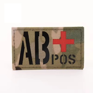 Patch de groupe sanguin personnalisé en nylon réfléchissant IR CP 8x5CM avec fixation auto-agrippante pour accessoire d'urgence extérieur Fabriqué en Chine - Product Image 1