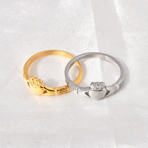 Anillo DE BODA femenino de acero inoxidable de moda Pure <span class=keywords><strong>Love</strong></span> Carat Hand Heart Crown con circón de corte princesa y chapado en oro - Product Image 2