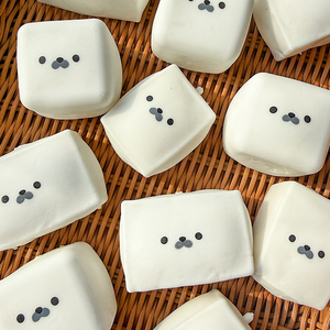 Juguete Blandito de Tofu con Forma de Foca de Levantamiento Lento, Bola Antiestrés Ultra Suave y Maleable con Cara Adorable para Niños y Adultos - Product Image 1