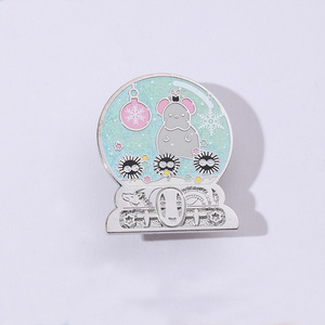 Insignia giratoria moderna chapada en oro con esmalte suave, diseño de dibujos animados, logotipo metálico brillante, serigrafiado, anime lindo - Product Image 5