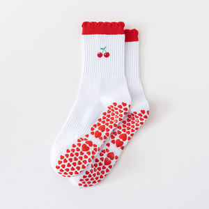 جوارب بيلاتس مخصصة ذات قبضة مانعة للانزلاق من القطن الممشط بتطريز شخصي، جوارب يوجا وبيلاتس - Product Image 3