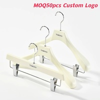 Cintres en bois robustes pour costumes, logo gravé au laser sur mesure, porte-manteau en bois naturel, vente en gros 50 pièces, réduction pour achat en gros