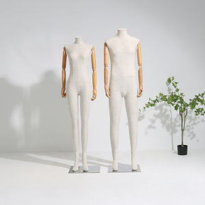 <span class=keywords><strong>Maniquí</strong></span> Femenino Moderno con Manos de Madera Móviles y Cuerpo de Tela <span class=keywords><strong>para</strong></span> Exhibición de <span class=keywords><strong>Ropa</strong></span> en Escaparates - Product Image 3