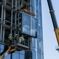 Système de mur rideau unitaire moderne, façade en verre pré-assemblée pour la conception de gratte-ciel, assistance au design, contrôle qualité en usine
