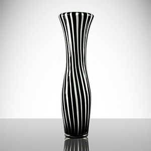Vases en verre hauts noirs et blancs en gros pour restaurant - Product Image 2