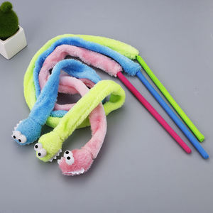 Jouet interactif en plastique pour chat, serpent en peluche doux et mignon avec son et menthe, jouet amusant pour animaux de compagnie - Product Image 1