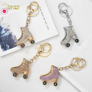 Amazon all'ingrosso ciondolo in metallo luminoso unico pattini a rotelle moda diamante piccolo regalo portachiavi creativo per catena maglione