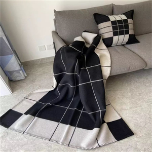 Coperta in Finto Cashmere Morbida <span class=keywords><strong>e</strong></span> Calda con Motivo Geometrico Intrecciato, Spessa <span class=keywords><strong>e</strong></span> Pelosa, Ecologica <span class=keywords><strong>e</strong></span> Confortevole per Divano, Poltrona <span class=keywords><strong>e</strong></span> Letto - Product Image 3