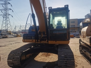 รถขุดตีนตะขาบ Caterpillar 320D2 มือสอง ใช้งานน้อย ได้รับการรับรองมาตรฐาน CE พร้อมหัวต่อแบบ Quick Coupler และหัวเจาะ - Product Image 3