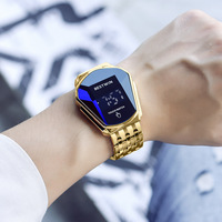Montre numérique pour hommes, affichage LED, boîtier à facettes doré, bracelet en acier inoxydable, écran tactile
