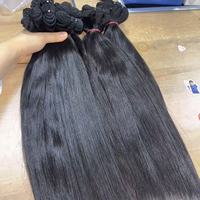 Extensions de cheveux humains bruts ondulés indiens alignés sur les cuticules, tissages de cheveux bouclés cambodgiens, extensions de cheveux bouclés birmans en gros