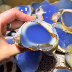 Nuestra fábrica al por mayor selecciona cuidadosamente la <span class=keywords><strong>Calcedonia</strong></span> azul turca natural de más alto grado para el procesamiento o la colección de joyas - Product Image 2