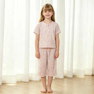 Ensemble de pyjama en bambou pour enfant, imprimé léopard, vêtements de détente pour fille, pyjama à manches courtes, tenue personnalisée pour enfant en 2 pièces, pyjamas pour enfant - Product Image 1