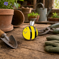 Broche Abeille Souriante Mignonne en Émail Souple, Broche Abeille Jaune avec Contour Doré, Badge Insecte, Cadeau, Épingles de Revers en Métal Noir pour les Amateurs de Miel