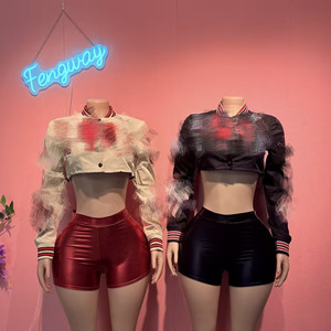 Bộ thời trang nữ 2025 gồm áo khoác phối chất liệu thêu chữ tay dài tay kiểu crop top + quần short giả da - Product Image 1