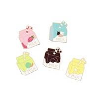 Broche personnalisée en émail souple, forme de carton de lait, logo moulé UV, vente en gros, en alliage de zinc, émail dur, pour décoration de vêtements