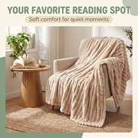 Vente en gros couverture flanelle jacquard côtelée, douce fausse fourrure polaire pour canapé lit déco, OEM ODM personnalisable.