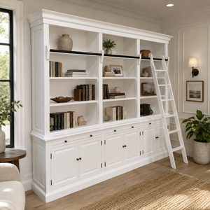 Bibliothèque traditionnelle blanche avec étagère en échelle et armoires de rangement pour salon ou chambre à coucher - Product Image 1