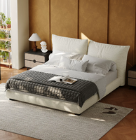 Lit de chambre principale en bois de pin écologique, tissu chenille crème de luxe moderne français, lit California King pour appartement