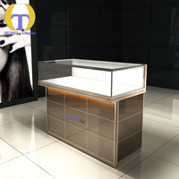 Vitrine de présentation de bijoux de luxe moderne, peinte en blanc, écologique, recyclable, durable, personnalisable, avec verre incurvé et éclairage LED