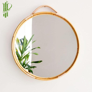 Grand miroir rond en rotin avec crochet de suspension Design traditionnel Couleur naturelle pour usage cosmétique et salle de bain - Product Image 1