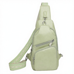 Bolso de pecho unisex de moda con cadenas sólidas, bandolera de cuero PU para exteriores, maletín de un solo hombro, bolso tipo sling. - Product Image 1